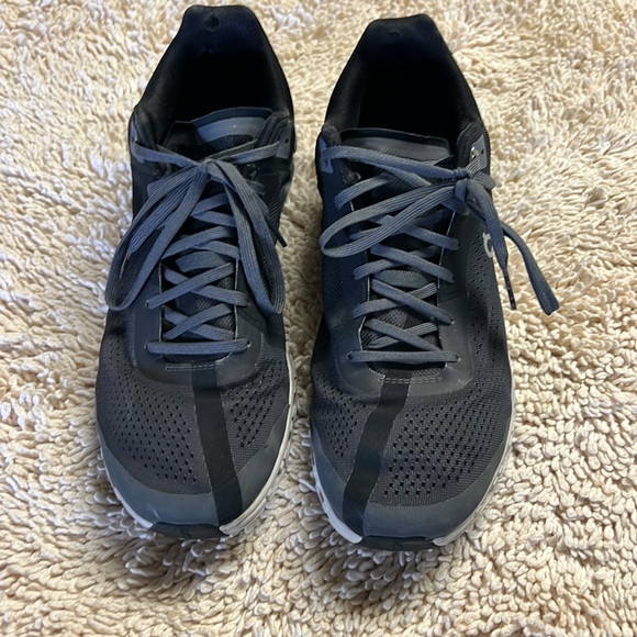 Men’s OC tennis shoes - Picture 1 of 5